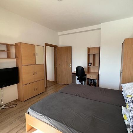 Vik Apartments Скопие Екстериор снимка