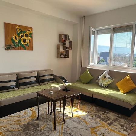 Vik Apartments Скопие Екстериор снимка